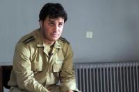 جواد عزتی در نمایی از فیلم « شیار 143»