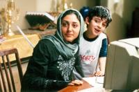 گلشیفته فراهانی و علی شادمان در نمایی از فیلم « میم مثل مادر»